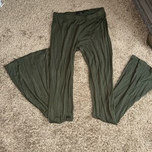 Womens Fashion Nova Olive Green Pants Set with Matching Crop Top. Size Small